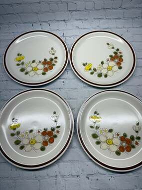 Vintage Woodhaven Sunnybrook Stoneware Dinner Plates Floral Cottage Set of 4